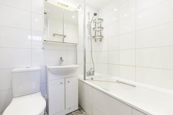 			1 Bedroom, 1 bath, 1 reception Flat			 Stanley Gardens, Willesden Green